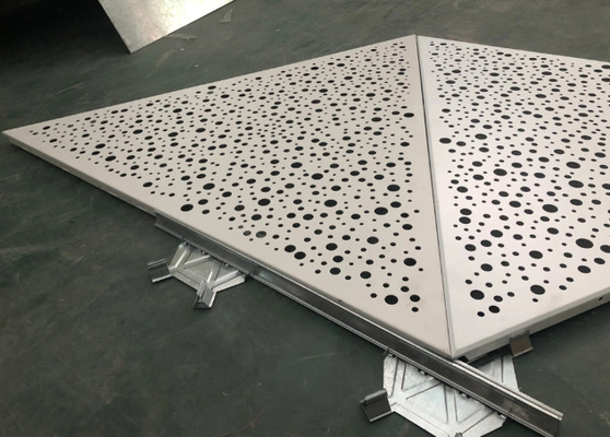 Perforowany aluminiowy metalowy sufit ISO9001 do projektu lotniska