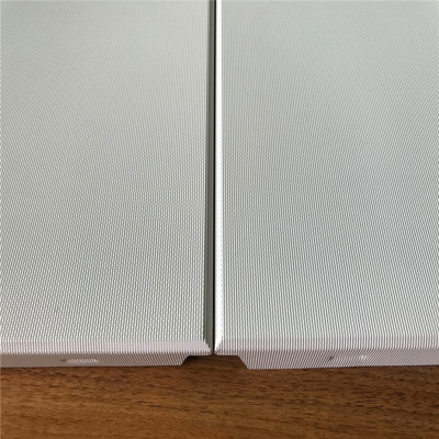 300x1200 Aluminiowy metalowy sufit Ultra Micro Perforation Clip w suficie