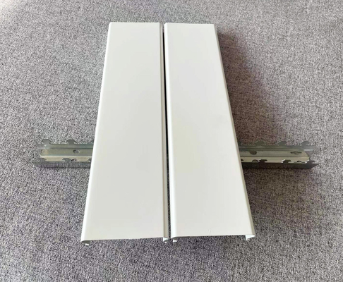 Corridor C Strip 0.9mm Aluminiowy panel sufitowy o wysokości 15mm
