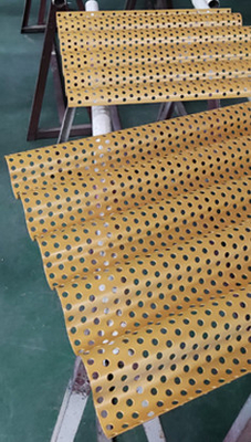 Fornirowane faliste aluminiowe panele ścienne bez perforacji srebrnoszary