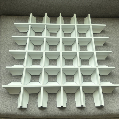 100x100 Metalowa piramida sufitowa z otwartymi komórkami System sufitowy z kratką