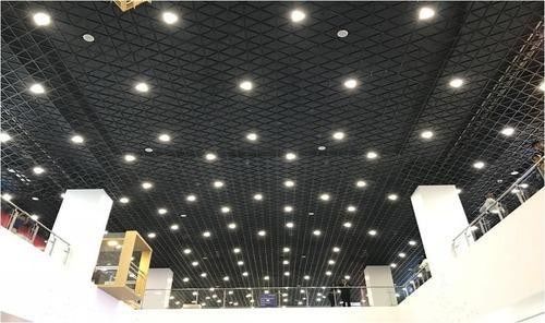 Trójkątne płytki metalowe z otwartymi komórkami metalowe aluminiowe płytki metalowe z siatką