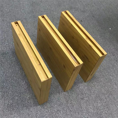 Strop metalowy aluminiowy z konstrukcją drewna