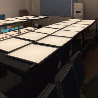 Oświetlenie sufitowe LED o wymiarach 600x600 mm