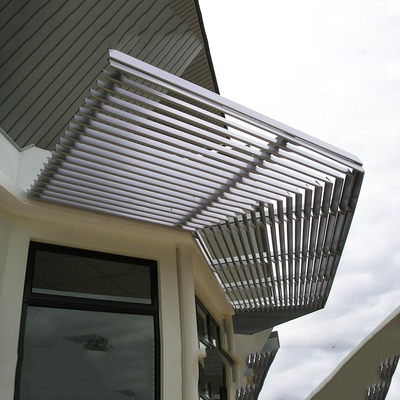 85mm aluminiowe żaluzje przeciwsłoneczne Oddychające zewnętrzne rolety przeciwsłoneczne powlekane proszkowo