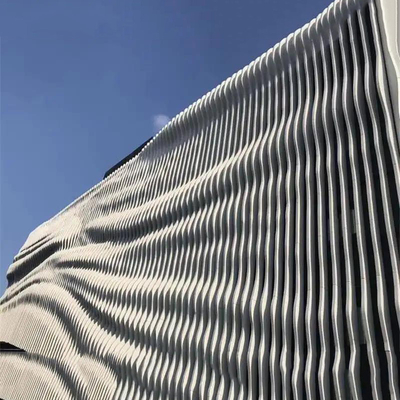 6000mm Wave Baffle Metalowe elewacje budynków Okładzina ścienna Aluminiowa kurtyna