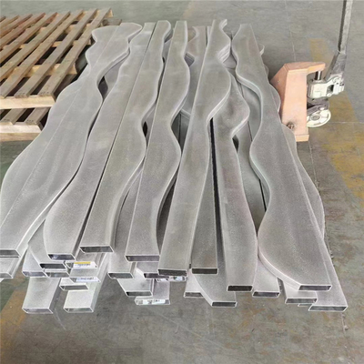 Konstrukcja akustyczna Sufit metalowy Sufity aluminiowe z przegrodą falową