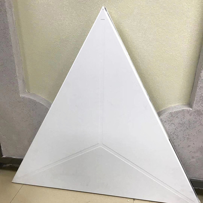 Modny dźwiękoszczelny trójkątny klips w suficie Idealny kształt o grubości 1,1 mm