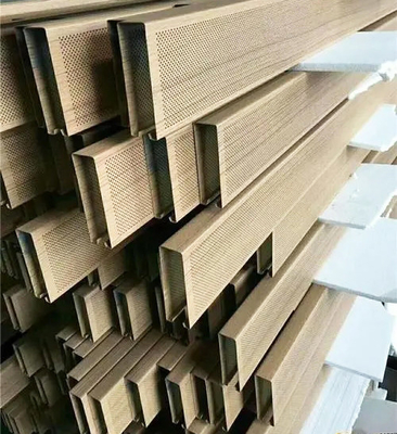 Sufit akustyczny z drewnianym ziarnem U Aluminiowa perforowana grubość 1,0 mm