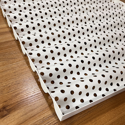 Fala sinusoidalna 600x630x2,0 mm Aluminiowy panel falisty o średnicy 10 mm perforacji