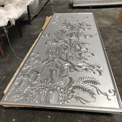 Wypukła powierzchnia Aluminiowy metalowy sufit Trójwymiarowa płaskorzeźba z płaskorzeźbą Gładka płaska