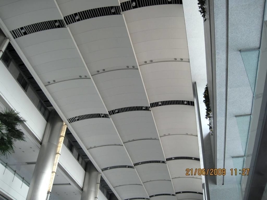 Centrum handlowe 1600 x 5000 mm Solidny panel elewacyjny o grubości 1,5 mm