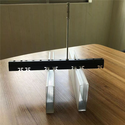 50x100mm Aluminiowy metalowy sufit podwieszany w kształcie litery U System sufitów akustycznych