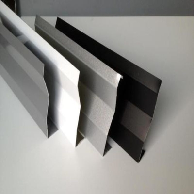 Odporny na wilgoć aluminiowy sufit metalowy Ekran typu A o długości 3000 mm