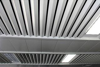 Ognioodporny ekran Aluminiowy metalowy sufit 200x3000mm łatwe do czyszczenia