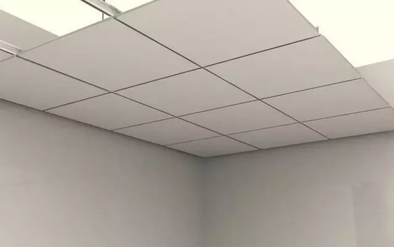 600x600mm Aluminium układane w suficie o grubości 0,5 mm dla centrum kongresowego