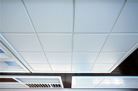 600x600mm Aluminium układane w suficie o grubości 0,5 mm dla centrum kongresowego