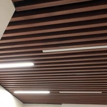 Stacja metra Aluminiowy sufit w kształcie litery U o grubości 0,5 mm Łatwy do demontażu