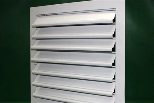 Dyfuzor powietrza z metalową żaluzją ze stopu aluminium 10869 x 180 mm do sali konferencyjnej