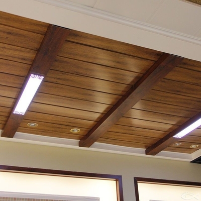 Sufit ze stopu aluminium H Strip 500x30x3000mm do centrum handlowego