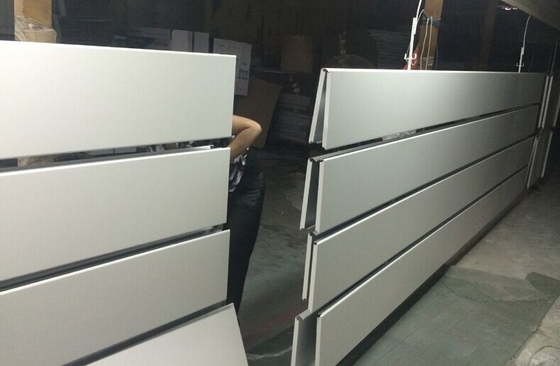 C Strip Aluminiowy metalowy sufit o grubości 0,9 mm do centrum kongresowego