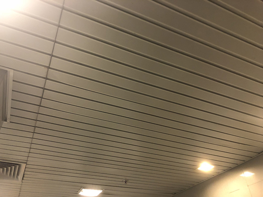 Konfigurowalny aluminiowy sufit metalowy w kolorze G do stacji metra