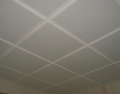 Klip 300x1200mm w aluminiowym metalowym suficie do centrum kongresowego