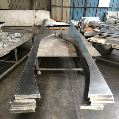 Aluminiowy sufit falisty o grubości 2 mm do budynku biurowego