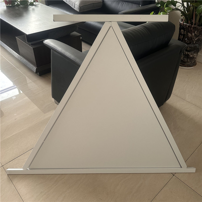 Perforowany akustyczny trójkątny aluminiowy panel sufitowy 1000x1000x1000MM