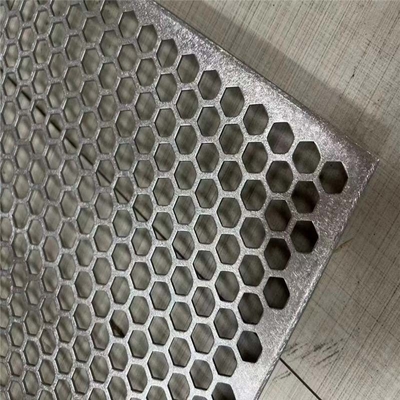 600X600mm Sześciokątny perforowany metalowy panel elewacyjny z aluminium do budowy okładzin