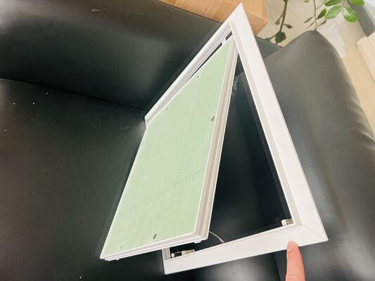 600x600 Metalowy panel rewizyjny ścienny z aluminiową ramą i zatrzaskiem dotykowym