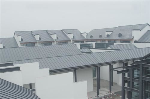 Fala sinusoidalna 600x630x2,0 mm Aluminiowy panel falisty o średnicy 10 mm perforacji